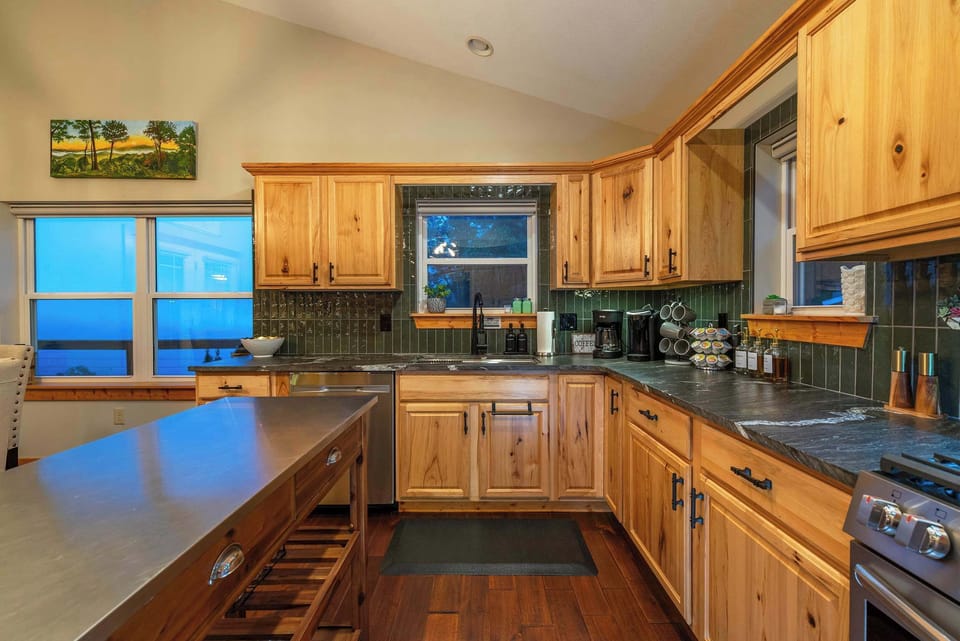 Looks like a magazine, feels like home. This kitchen is ready for your next great meal.
