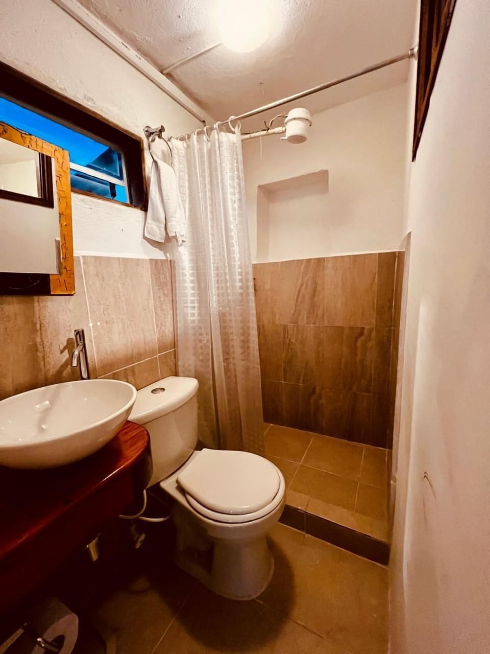 Standard Triple Room | Bathroom | Shower, towels, soap, toilet paper