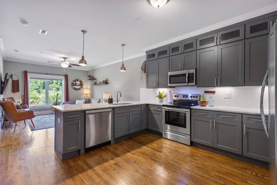 Fully equipped kitchen with high-end appliances and seating for 6.