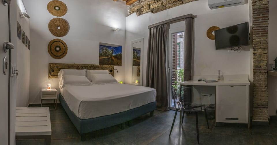Double Room, Private Bathroom | Iron/ironing board, free WiFi