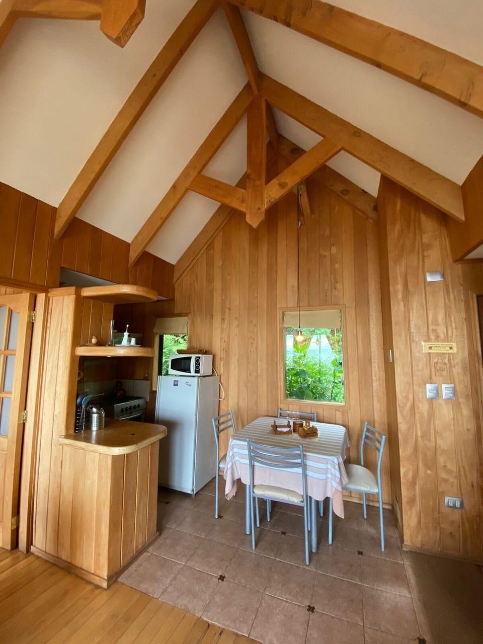 Bungalow, 2 Bedrooms, Lake View (5 people) | Private kitchen | Microwave, stovetop, coffee/tea maker, electric kettle