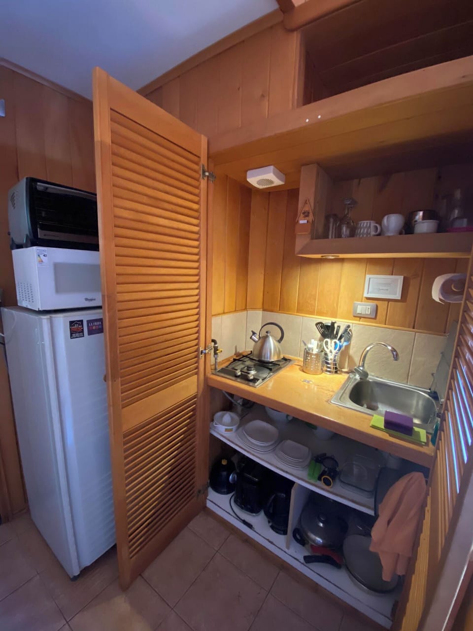 Bungalow, 1 Bedroom, Balcony, Lake View | Private kitchen | Microwave, stovetop, coffee/tea maker, electric kettle