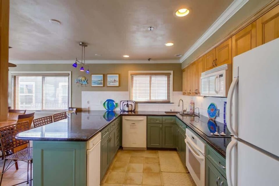 Fully equipped kitchen