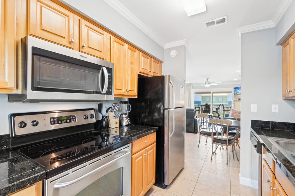 Signature Condo, Non Smoking, Balcony | Private kitchen | Fridge, microwave, oven, stovetop