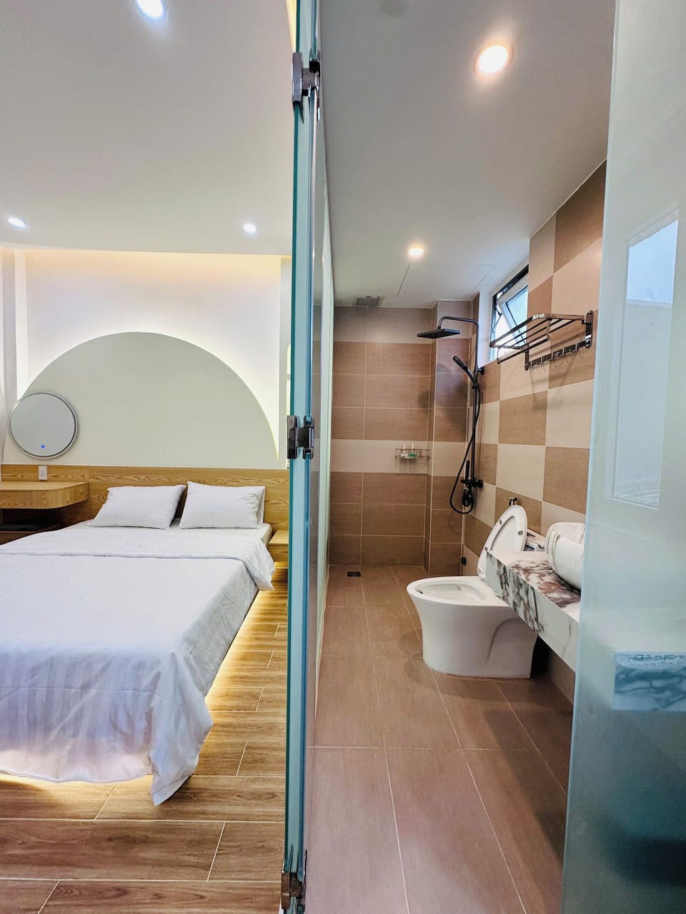 Family Studio Suite, 2 Queen Beds, Non Smoking | Bathroom | Shower, rainfall showerhead, hair dryer, slippers
