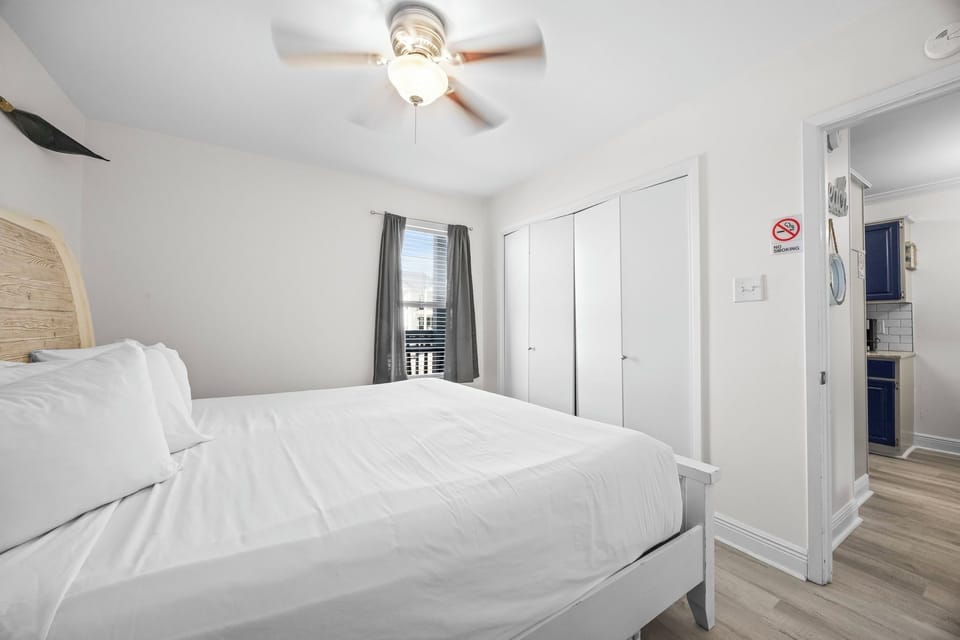 Ocean Reef 107 - Bedroom w/ King bed