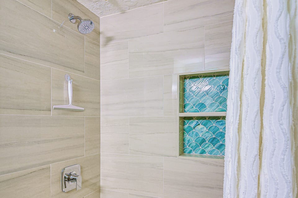 Pool & Hot Tub Access: Beachside Galveston Condo! Apartment in Galveston Island