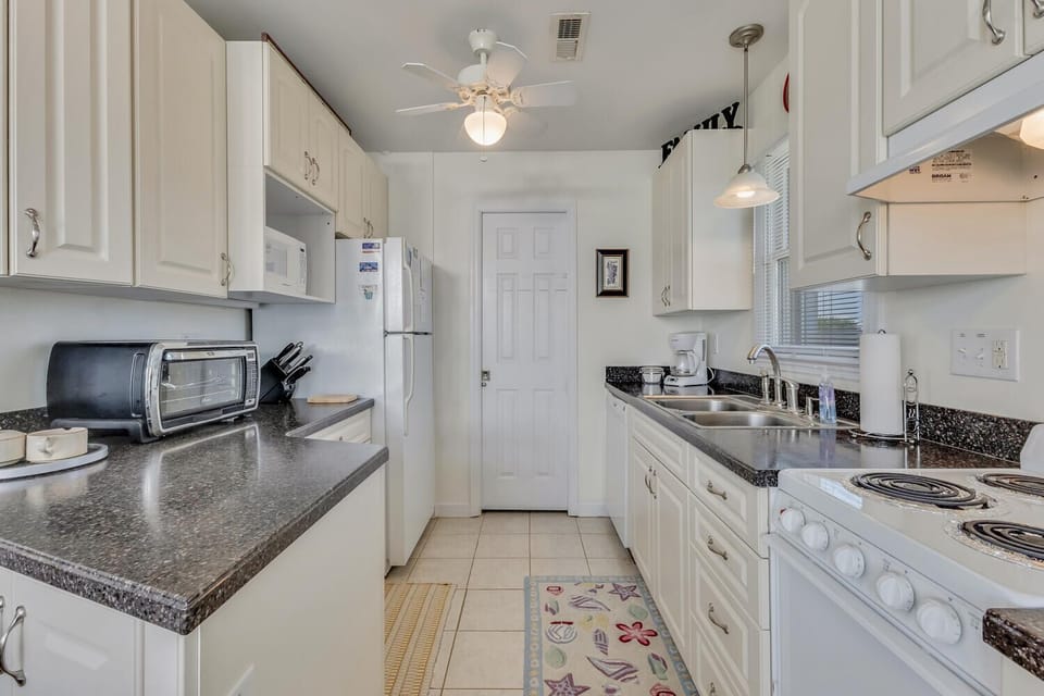 Kure Beach Ocean View-large-018-007-Kitchen-1500x1000-72dpi