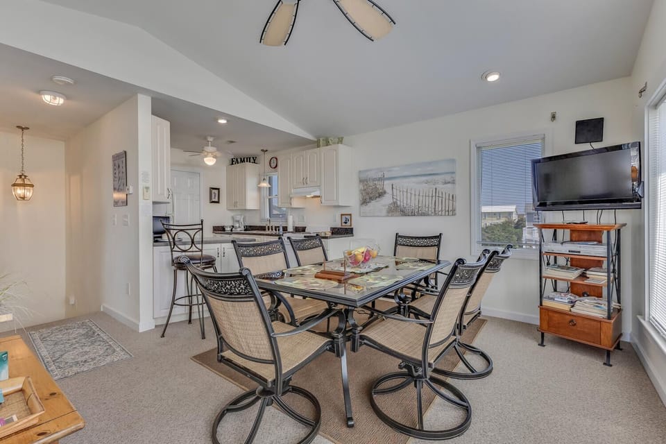 Kure Beach Ocean View-large-015-010-Dining Area-1500x1000-72dpi