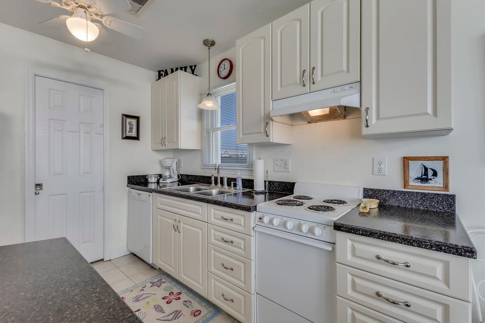 Kure Beach Ocean View-large-017-017-Kitchen-1500x1000-72dpi