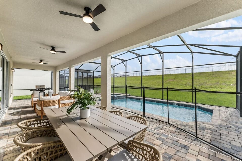 PRIVATE POOL & SPA with optional WATER HEATER & GRILL #Disney #Parks #kingdom #springs #Lake #resort #Apartment #Vacation #Rental #waterpark #Kissimmee #Orlando #universal #citywalk #Solara #FlowRide #surfsimulator