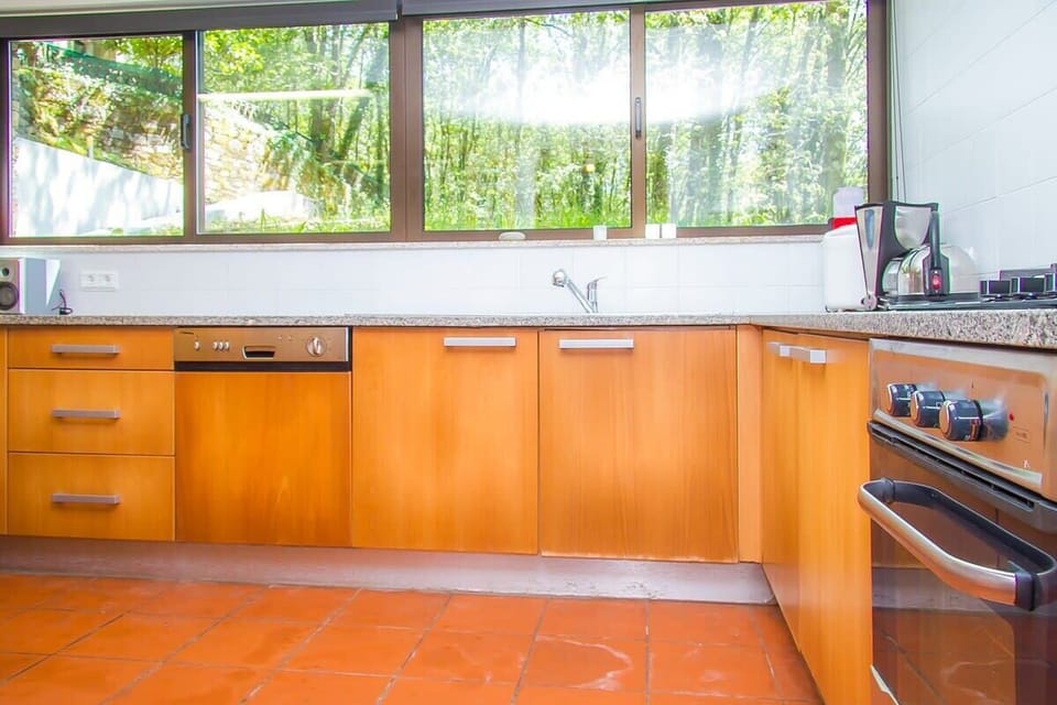 House | 3 bedrooms, high-speed internet