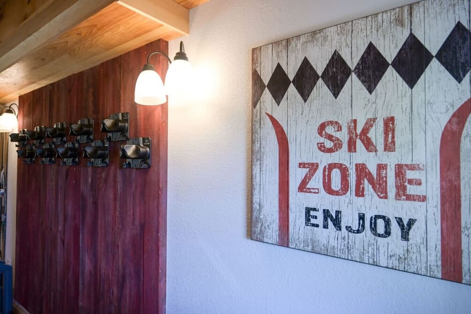 Welcome to the Ski Zone! Hang up your skis, fire up the boot dryers, and drop your gear so you’re ready for another great day on the slopes.