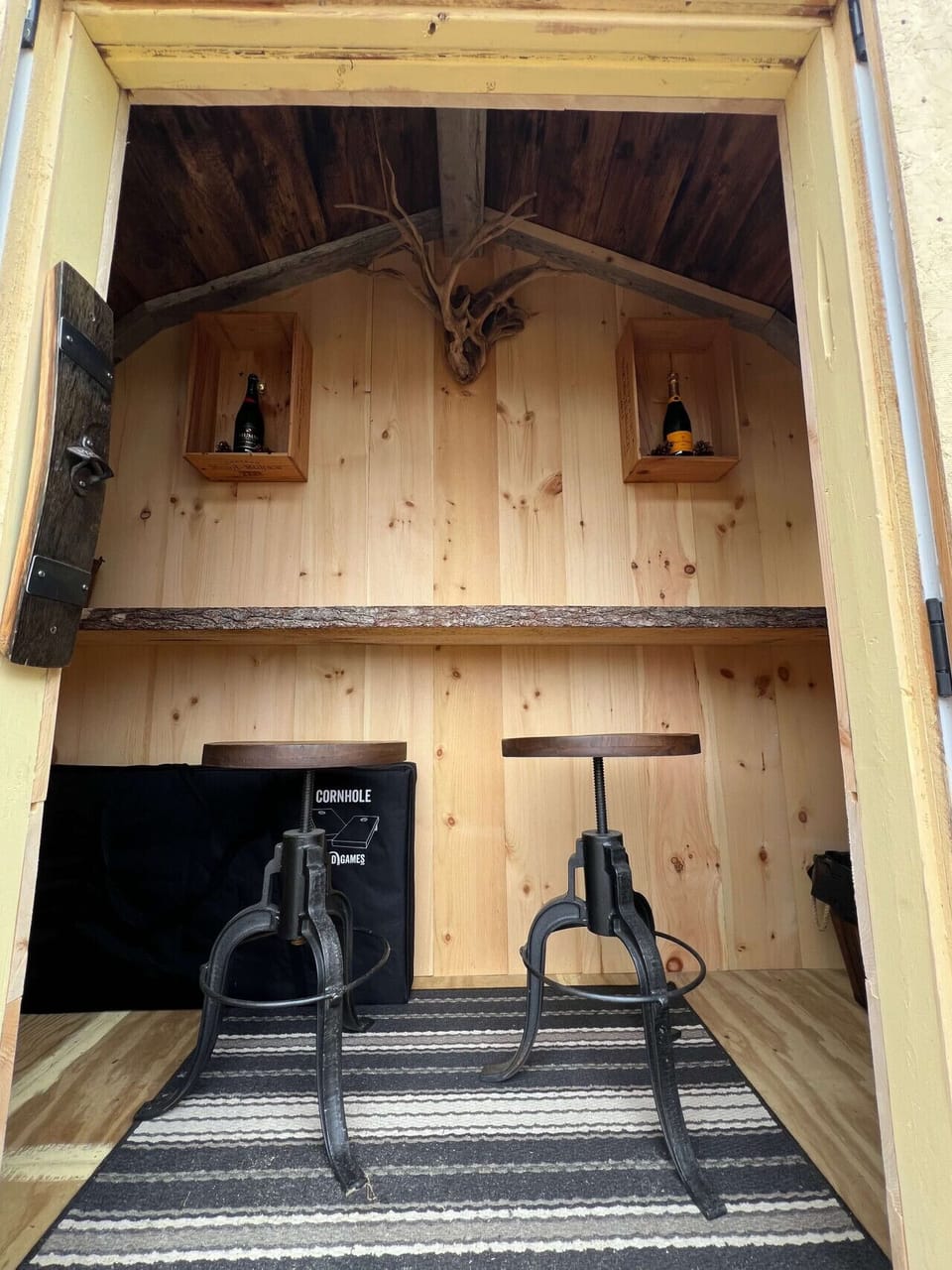 Enjoy drinks and fun at Mountain View Bar & Grill