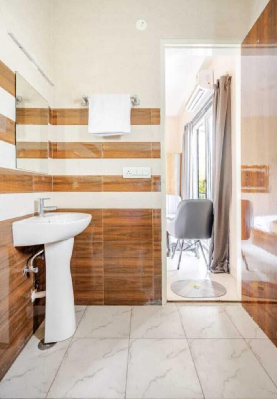 Deluxe Double Room, City View | Bathroom | Shower, free toiletries, towels, soap