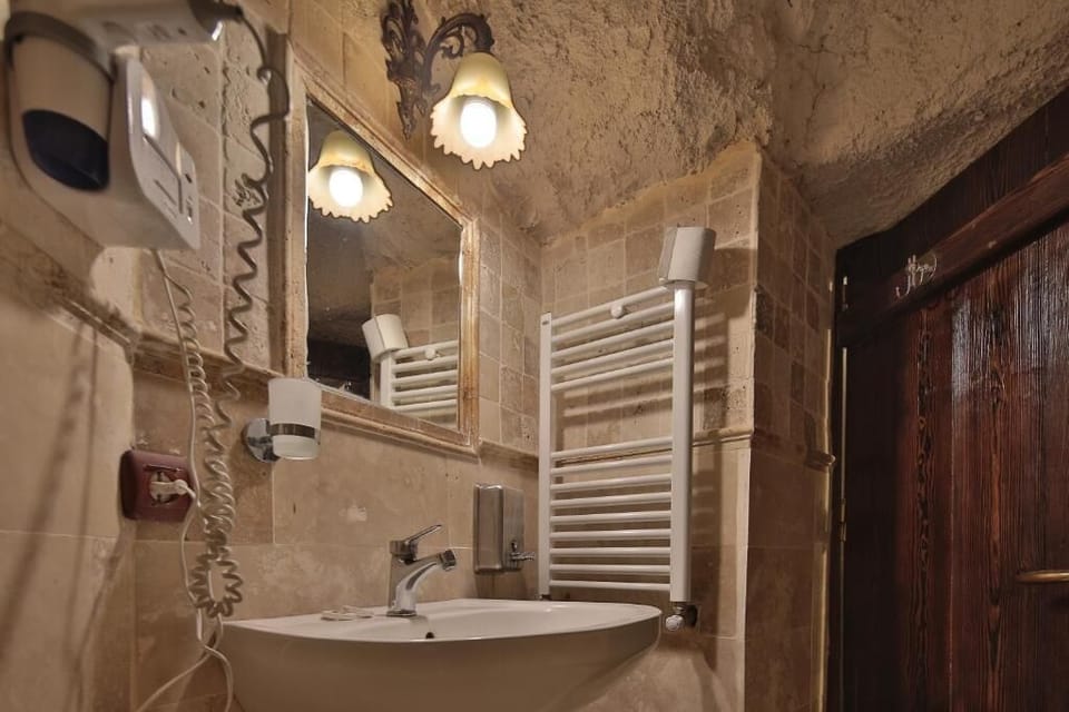 Standard Double Room | Bathroom