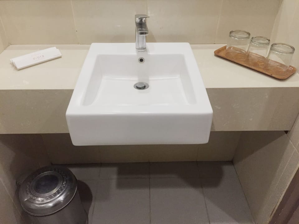 Family Triple Room | Bathroom | Shower, free toiletries, towels