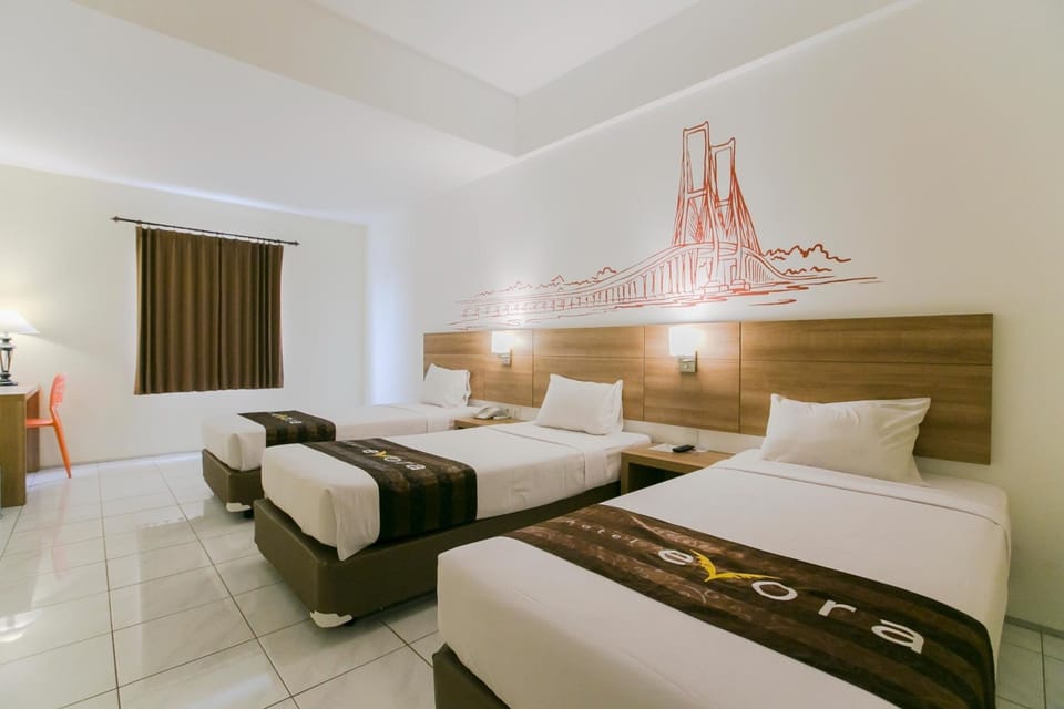 Family Triple Room | Desk, soundproofing, iron/ironing board, free WiFi