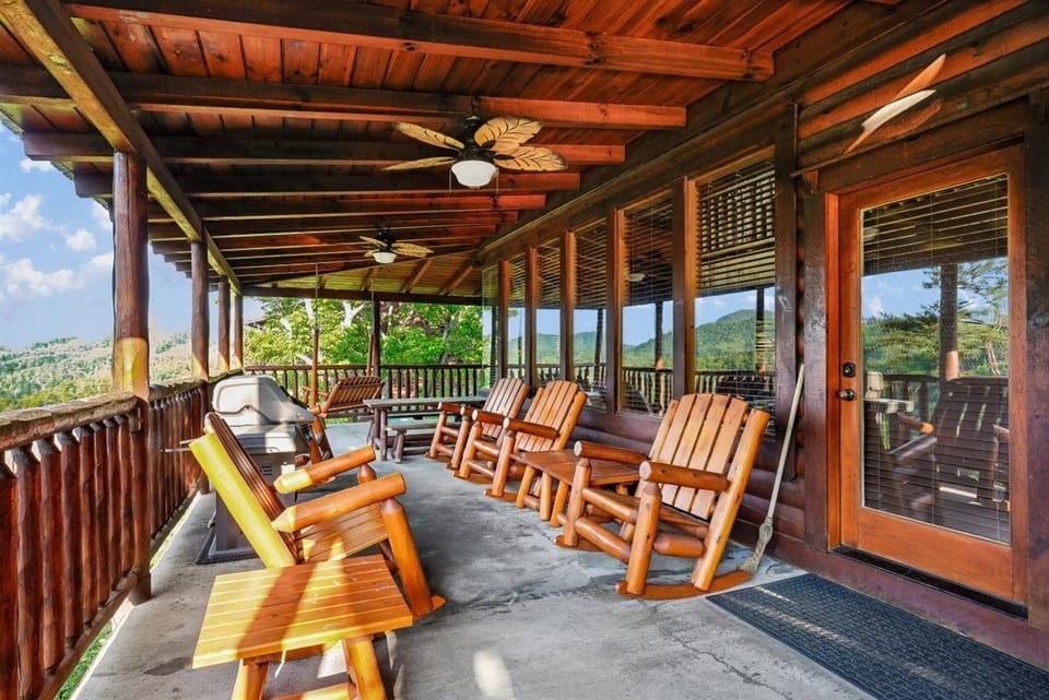 Main Level-Deck