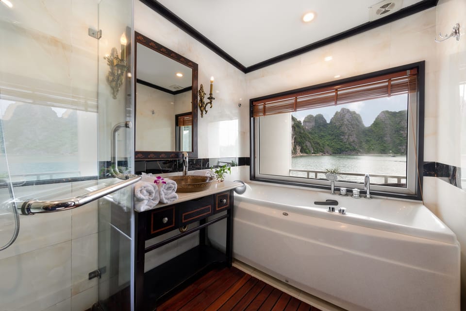 Executive Double Room, 1 King Bed, Balcony, Ocean View | Premium bedding, minibar, in-room safe, individually decorated