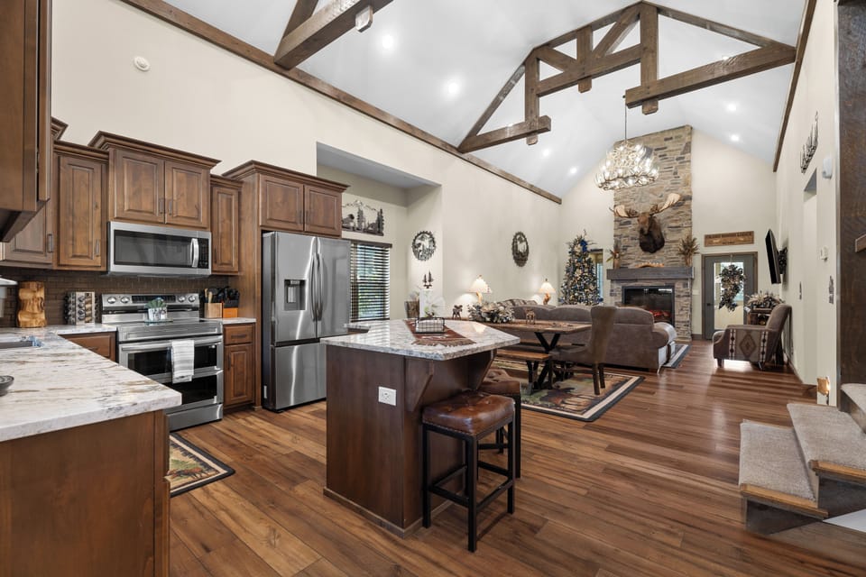 Fully Appliance Kitchen including Double Oven 