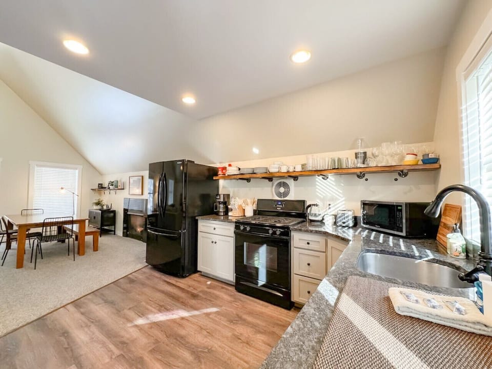 Fully equipped kitchen with everything you need for home-cooked meals