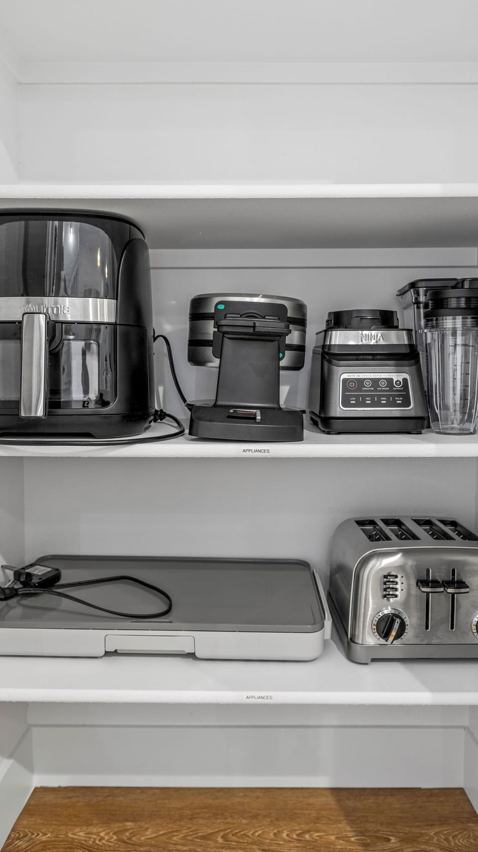 Many small appliances for your cooking enjoyment