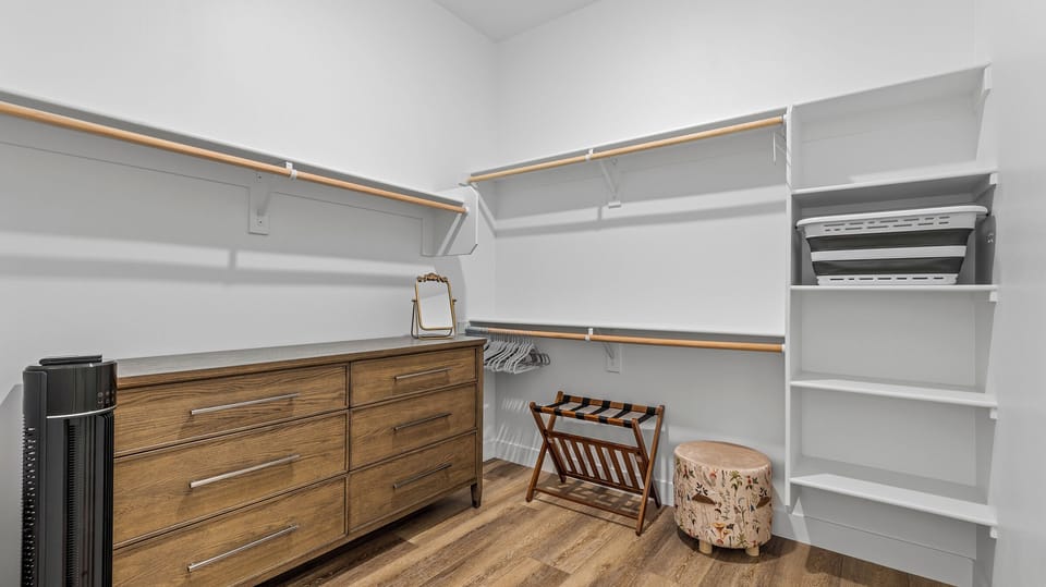 Large walk in closets in 4 bedrooms
