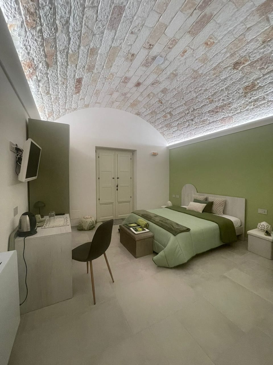 Double Room with pool view | Individually decorated, soundproofing, free WiFi, bed sheets