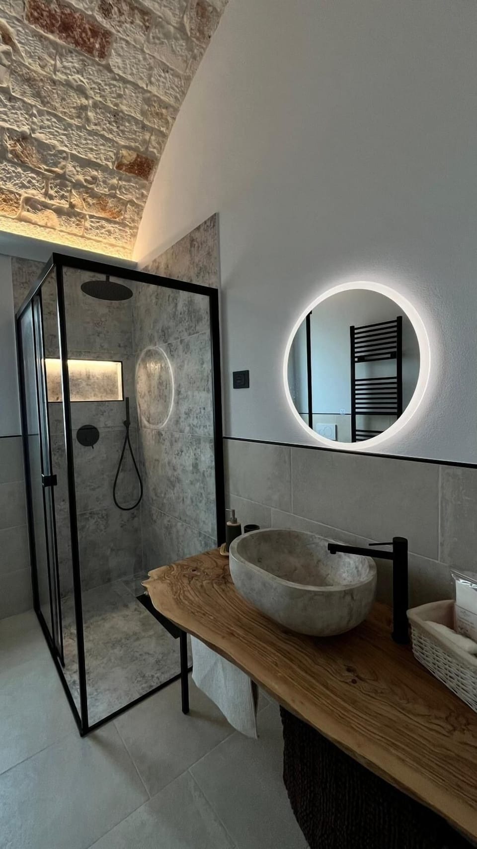 Double Room with pool view | Bathroom | Rainfall showerhead, designer toiletries, hair dryer, bidet