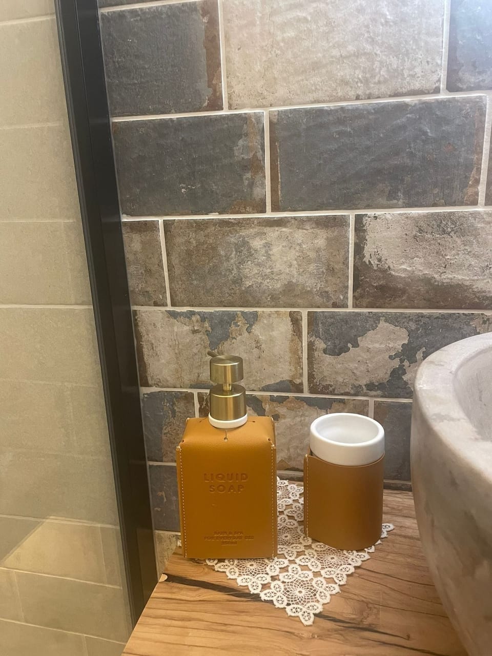 Standard Double room | Bathroom | Rainfall showerhead, designer toiletries, hair dryer, bidet