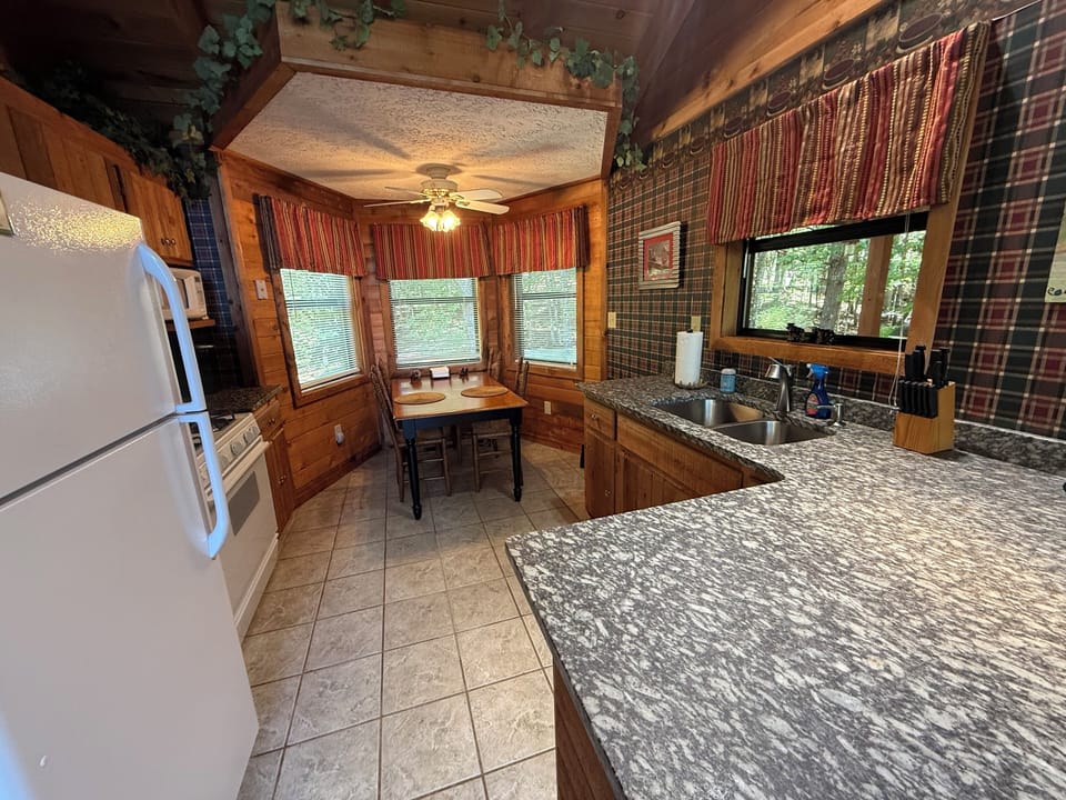 Kitchen has everything!