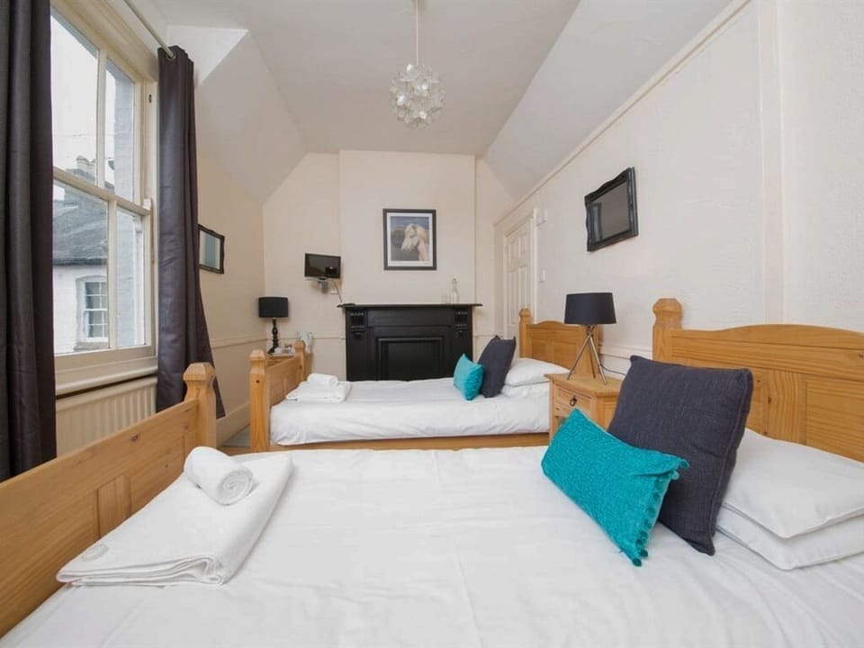 Classic Twin Room | Laptop workspace, free WiFi