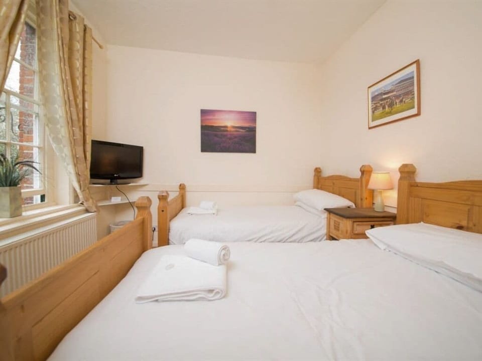 Classic Twin Room | Laptop workspace, free WiFi