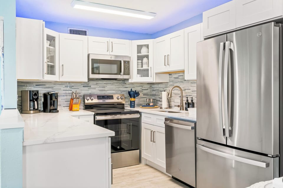 Full kitchen lets guests eat in conveniently.