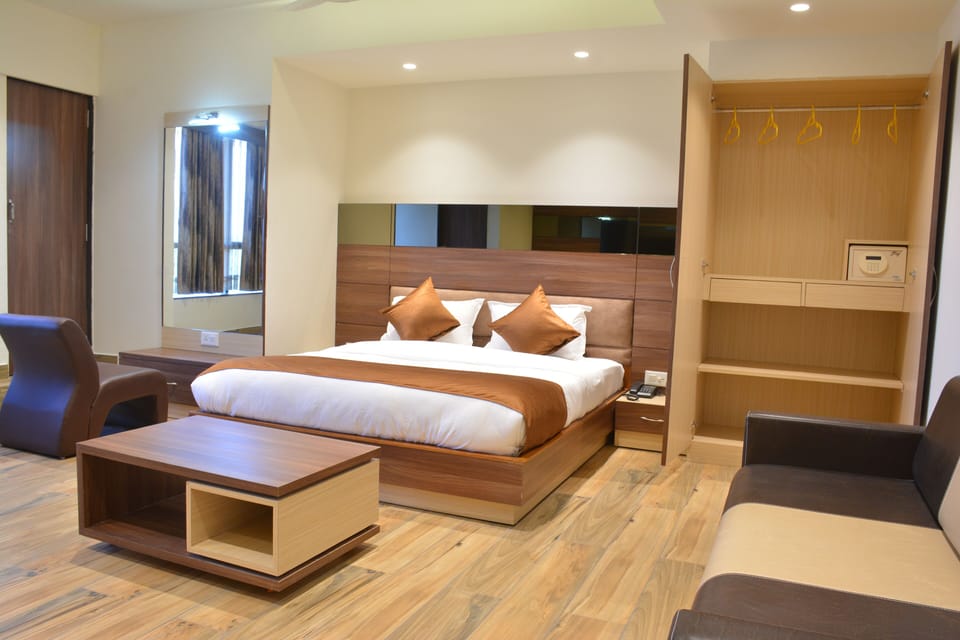 Deluxe Double Room, City View | Iron/ironing board, free WiFi