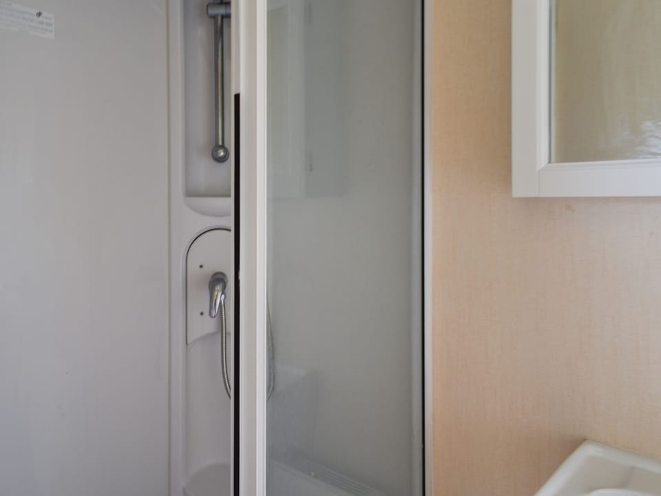 Bathroom | Praise Machine Caravan Experience, St Osyth