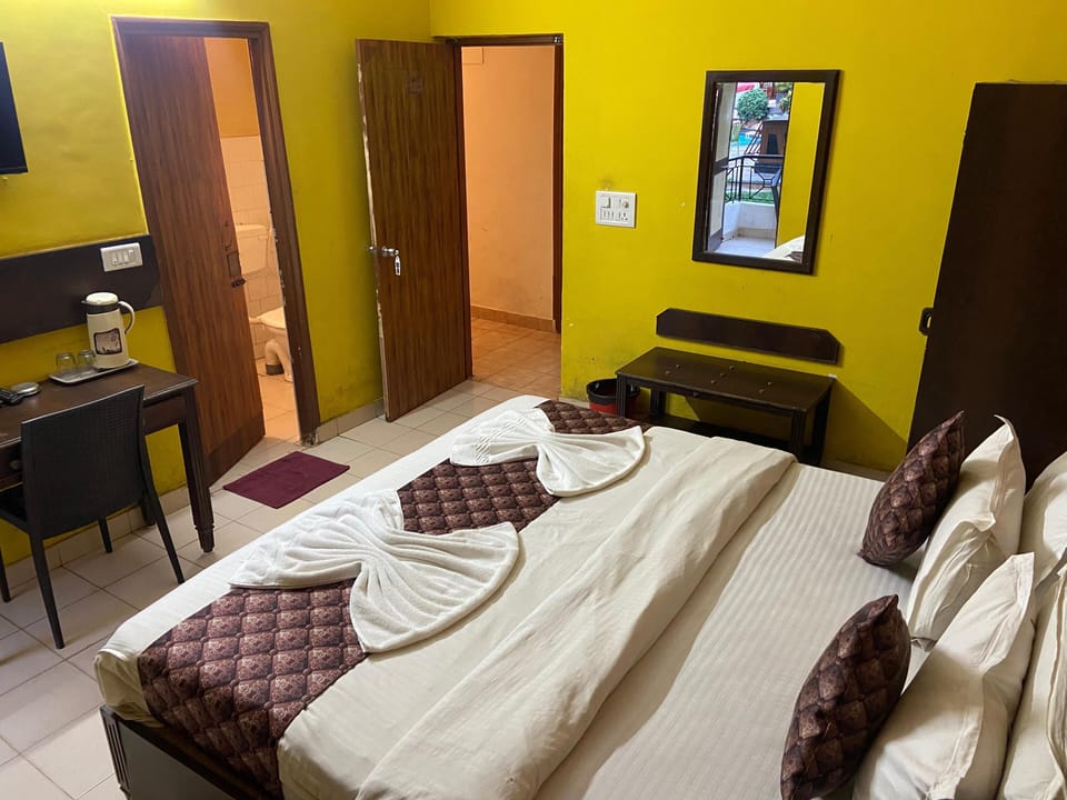 Deluxe Double Room, Balcony, Pool View | Desk, free WiFi