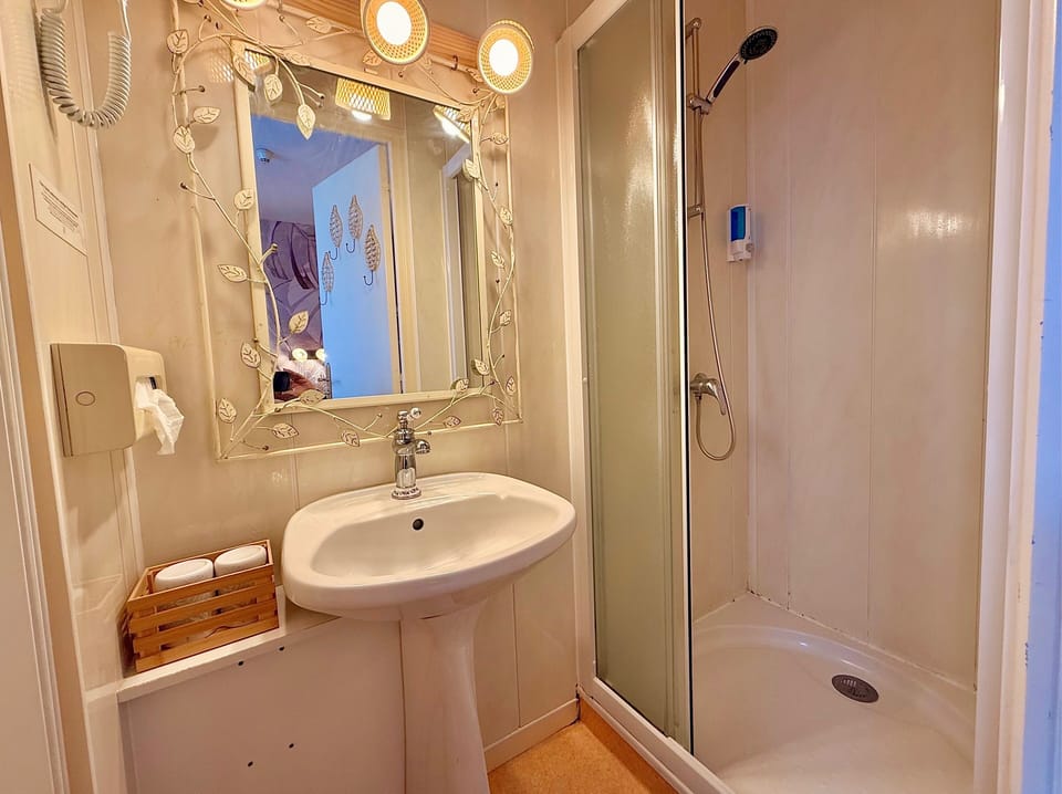 Comfort Double Room, 1 Double Bed | Bathroom | Bathtub, hair dryer, towels, toilet paper