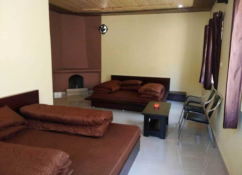 Quadruple Room | Rollaway beds, bed sheets