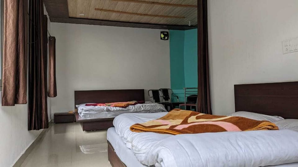 Quadruple Room | Rollaway beds, bed sheets