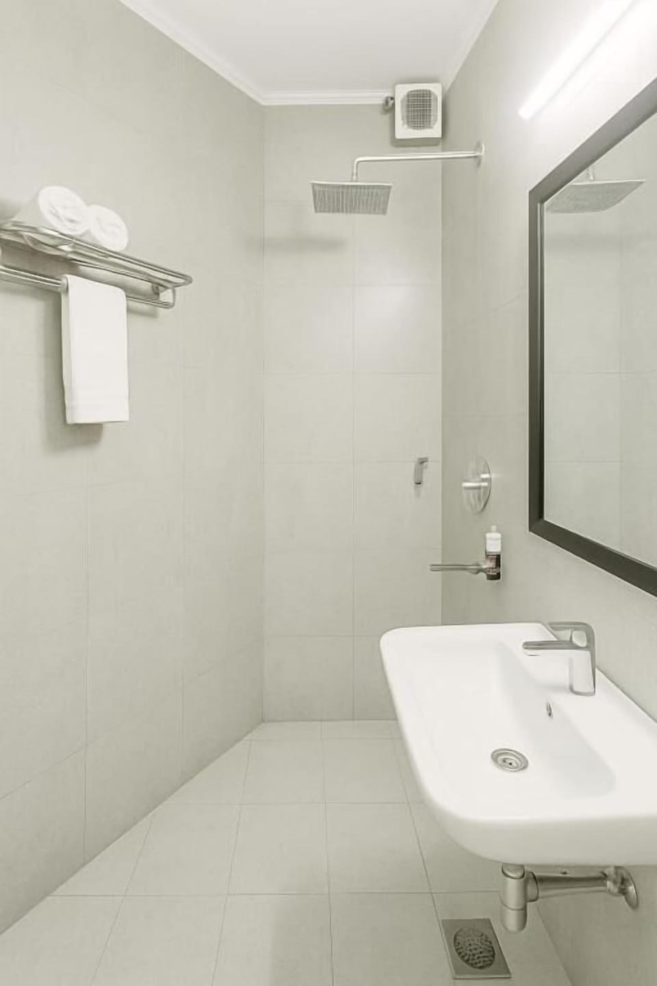 Deluxe Double Room, Balcony, City View | Bathroom | Shower, free toiletries, hair dryer, bidet