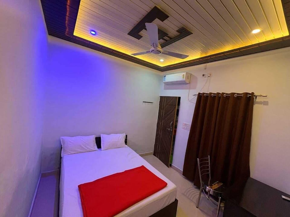 Deluxe Room, Balcony, Garden View | Desk, laptop workspace, iron/ironing board, free WiFi