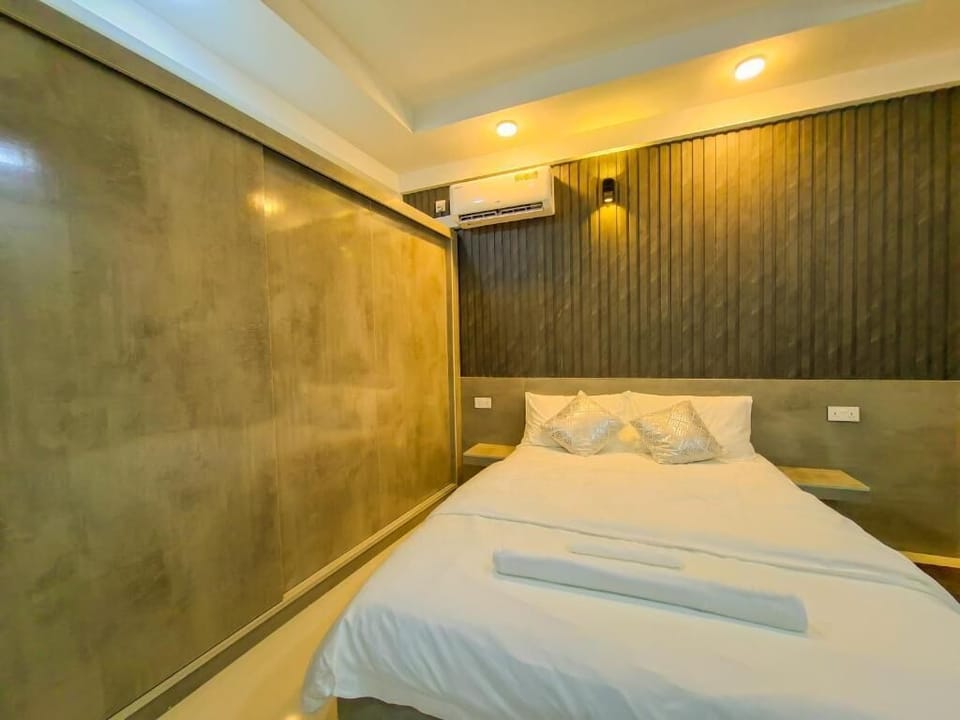 In-room safe, desk, iron/ironing board, free WiFi