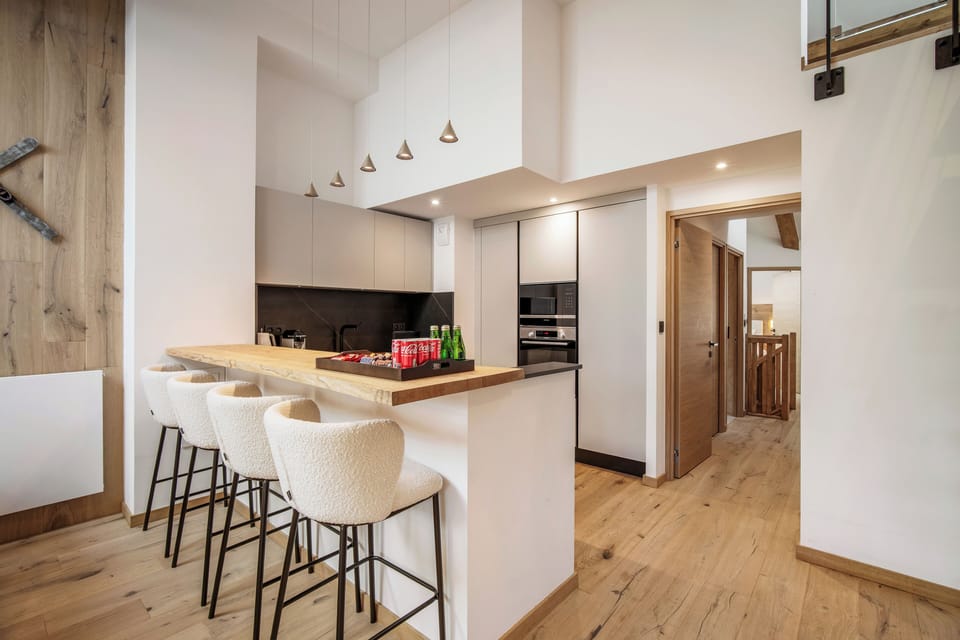 Luxury Apartment, Balcony, Mountain View | Private kitchen | Full-size fridge, microwave, oven, stovetop
