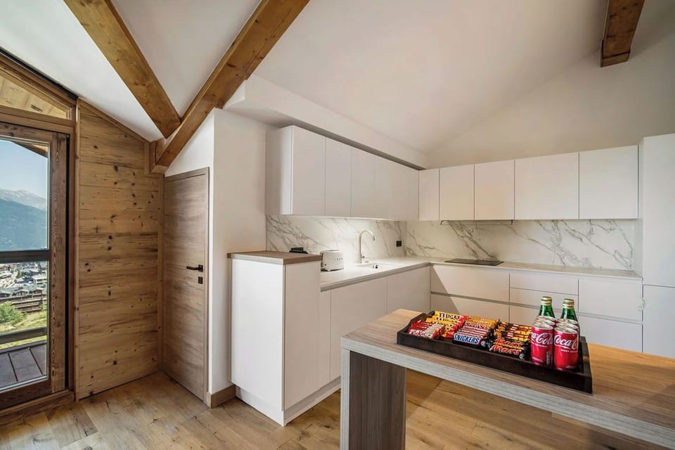 Luxury Apartment, Balcony, Mountain View | Private kitchen | Full-size fridge, microwave, oven, stovetop