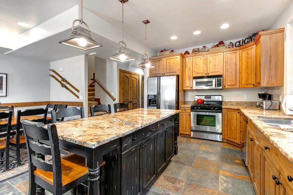 Cook with ease in your fully equipped kitchen with granite counters, stainless steel appliances, and seating for four at the island.
 PPS-1418