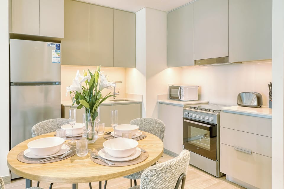 Premium Apartment, Balcony, City View | In-room dining