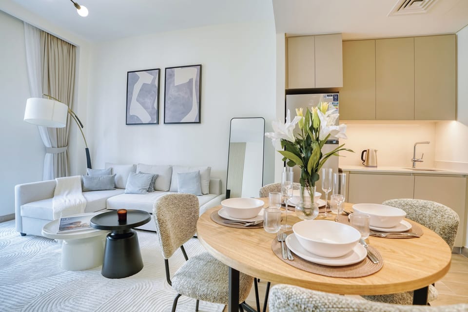 Premium Apartment, Balcony, City View | In-room dining