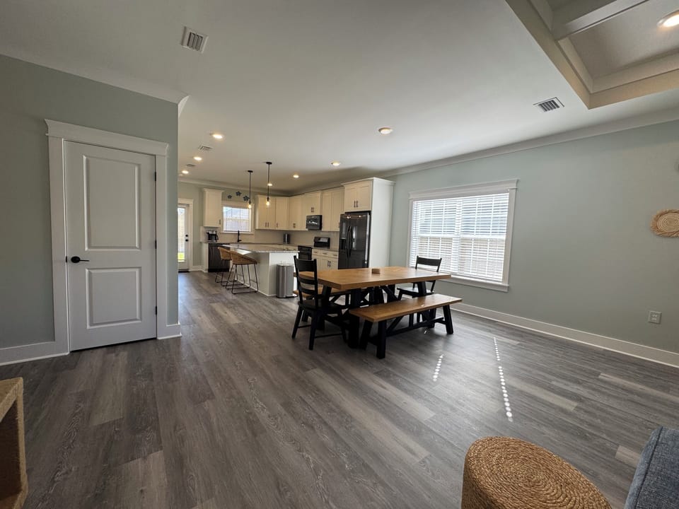 Dining area accommodates 6-8 people plus 2 bar stools. 